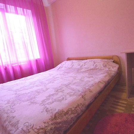 Guest House Otradny For 3 Rooms Kiev Exterior foto
