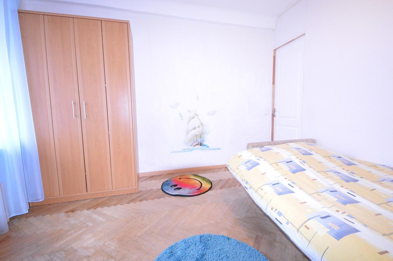 Guest House Otradny For 3 Rooms Kiev Exterior foto